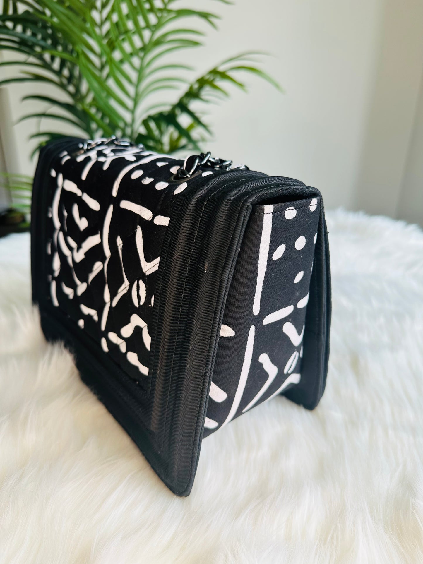 BLACK AND WHITE PRINT ANKARA HANDBAG